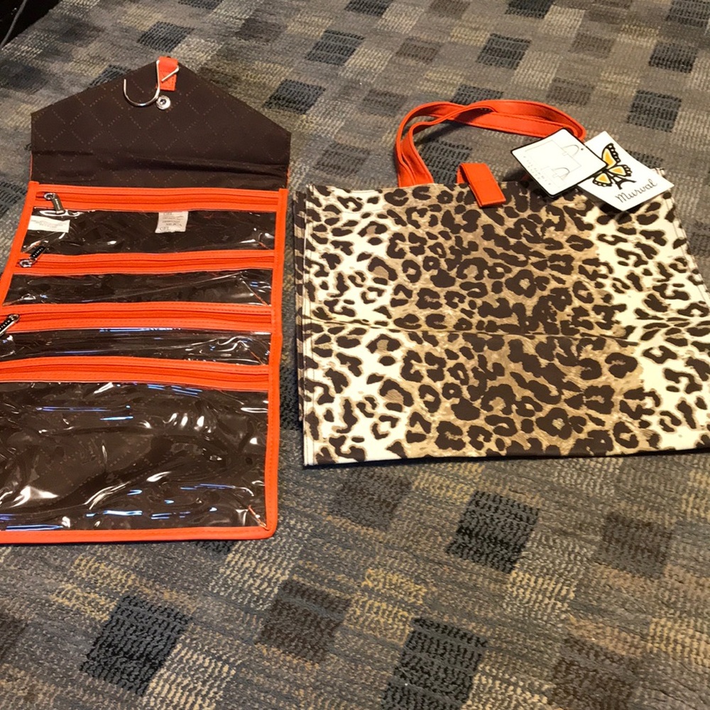 2 matching travel bags. Never used.